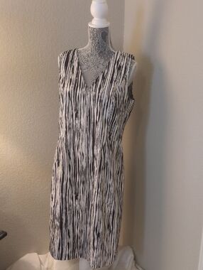 Calvin Klein Black & White V-Neck Printed Midi Dress